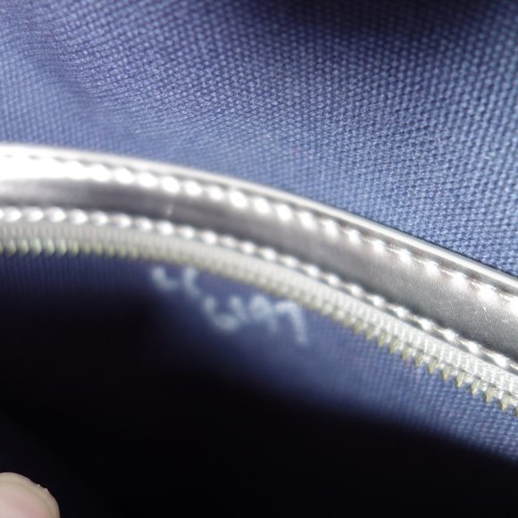 TORY BURCH Metallic Perforated Logo expandable clutch/crossbody - Picture 4 of 12